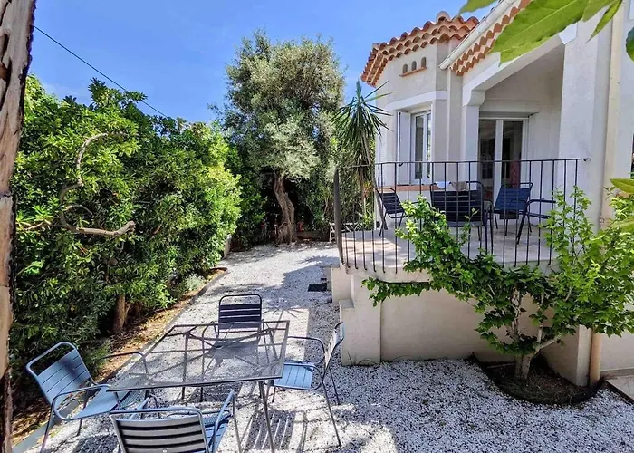 Waterfront In Cap D Antibes